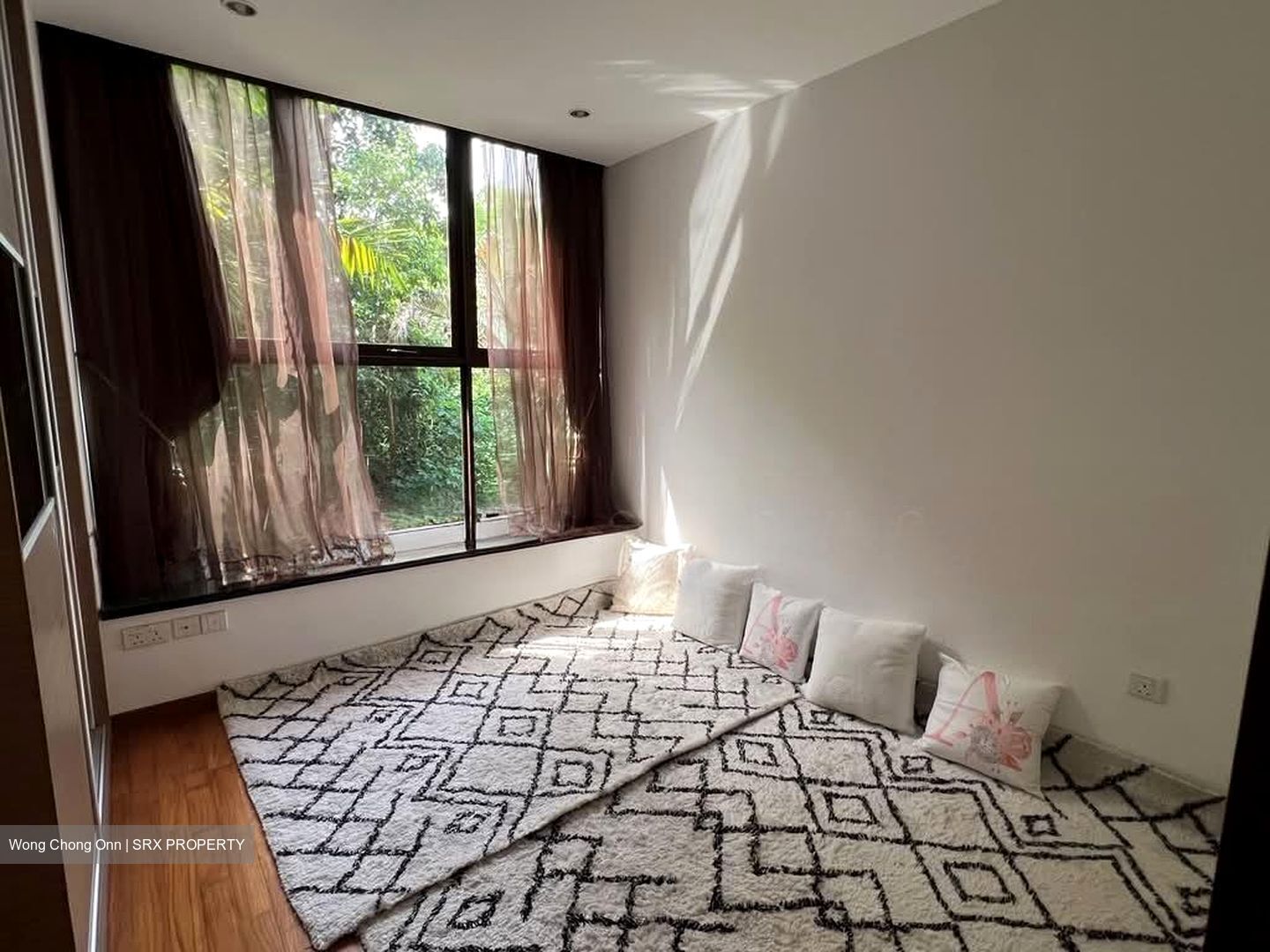 Holland Link (D10), Terrace #562523961